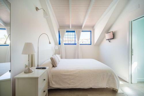 Fabulous Bungalow , Wifi, Swimming Pool And Beach