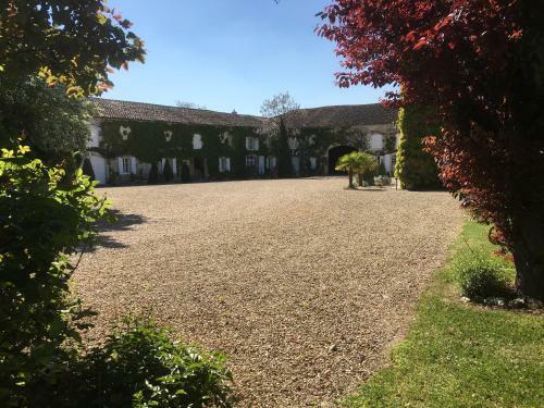 Bed & Breakfast Logis De Guitres - Chambres D'hotes