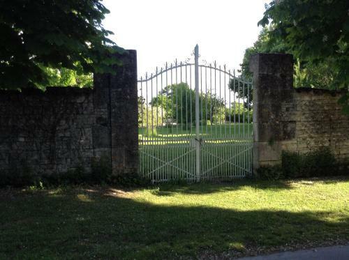 Bed & Breakfast Logis De Guitres - Chambres D'hotes
