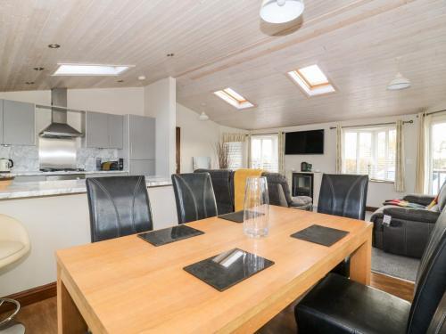 Oakwood Lodge