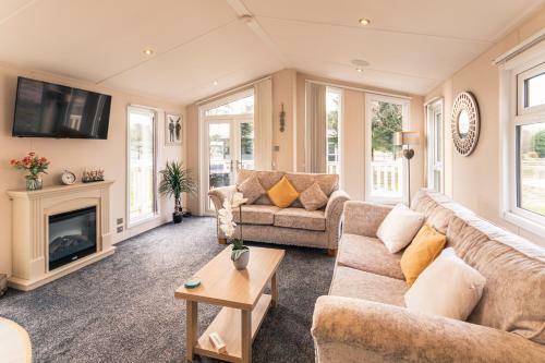 Juniper Lodge With Hot Tub