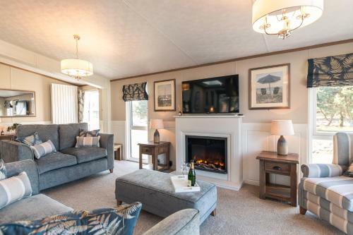 Sutton Lodge With Hot Tub