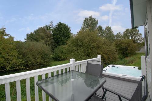 Yorkshire Lodge With Hot Tub