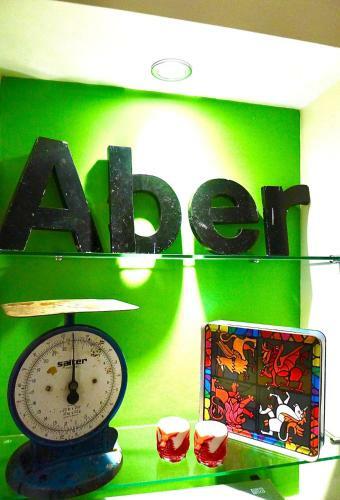 ?dragons Den? Centrally Located Modern Apartment