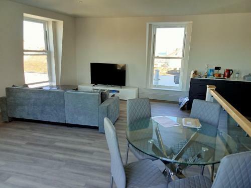 Glorious Duplex Holiday Apartment By The Sea