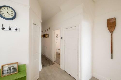 Apartamento Absolute Beachfront With Decked Garden Oasis And Views