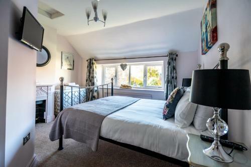 2 Lilac Avenue