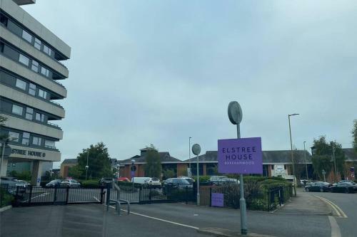 Luxury 1 Bedroom Apartment With Netflix & Parking