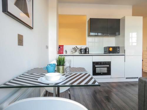 Tudors Esuites Jq Studio Apartment