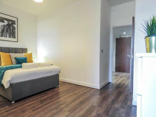 Tudors Esuites Jq Studio Apartment