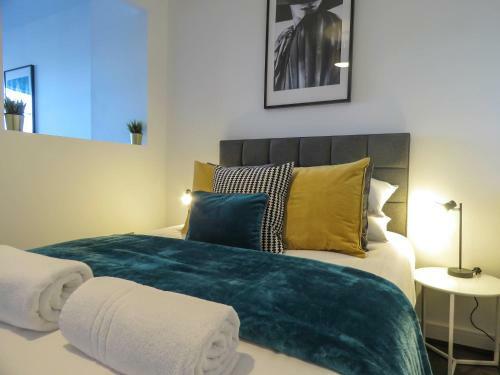 Tudors Esuites Jq Studio Apartment