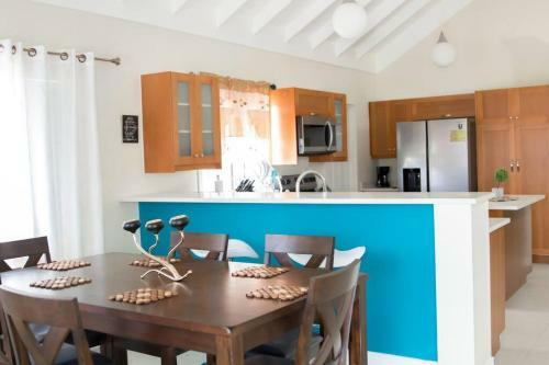 Modern And Cheerful 3 Bedroom Villa