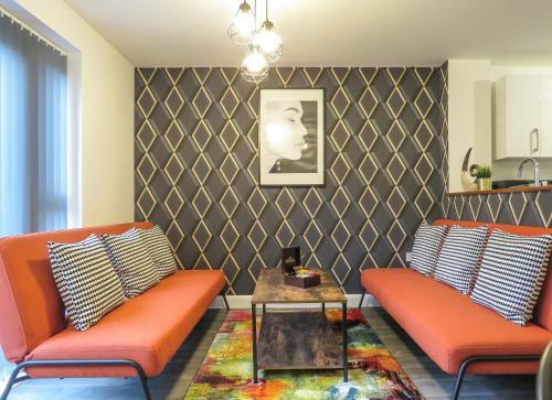 Tudors Esuites 5 Bed House