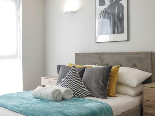 Tudors Esuites Jq Apartments Two Bedrooms