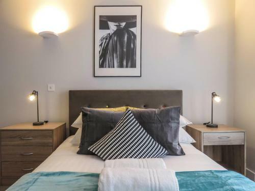Tudors Esuites Jq Apartments Two Bedrooms