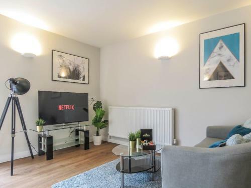 Tudors Esuites Jq Apartments Two Bedrooms