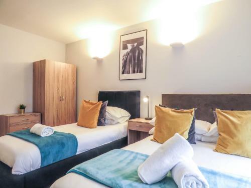 Tudors Esuites Jq Apartments Two Bedrooms