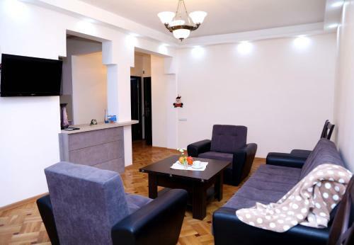 Sunny Apartment On Sayat-nova Avenue & Tours