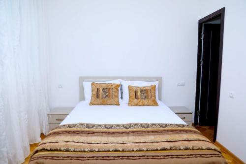 Sunny Apartment On Sayat-nova Avenue & Tours