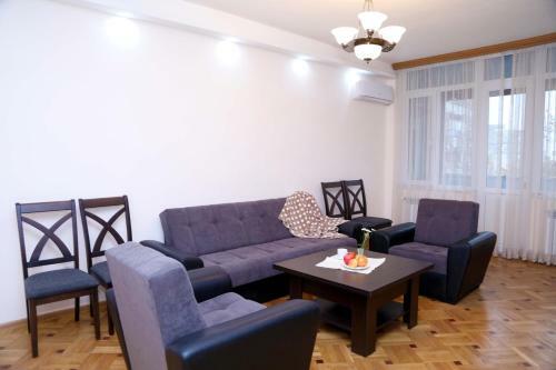 Sunny Apartment On Sayat-nova Avenue & Tours