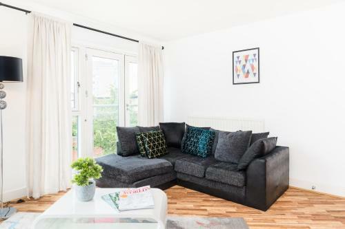 Haus Spacious Parkside Balcony Apartment, Wifi, Smart Tv