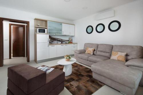 Apartments By The Sea Vir - 19422