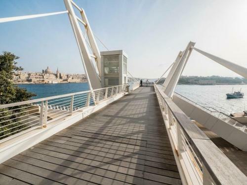 Superb Seafront Family Apartment