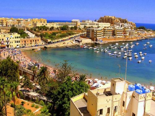 Superb Seafront Family Apartment