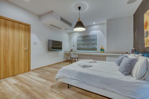 Superb Seafront Family Apartment