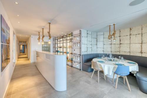 Superb Seafront Family Apartment