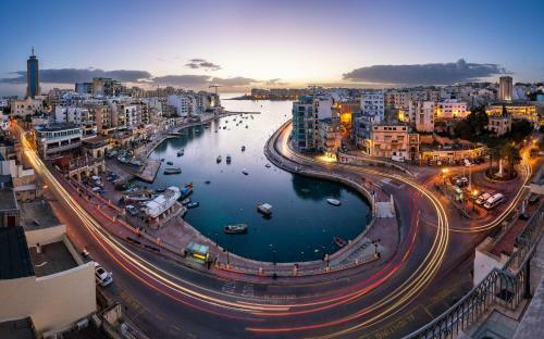 Superb Seafront Family Apartment