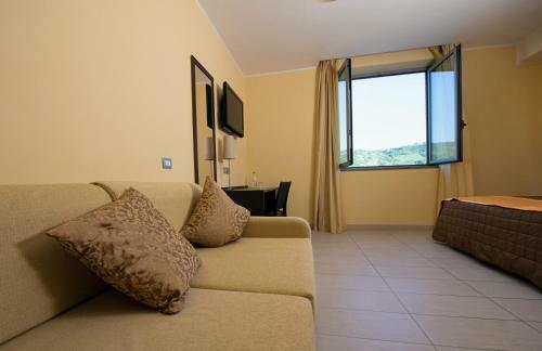 Hotel Letizi�