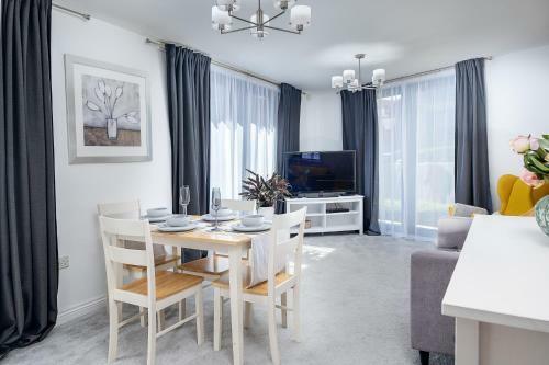 Luxury 2bed Spacious Apartment- City Centre- Free Parking