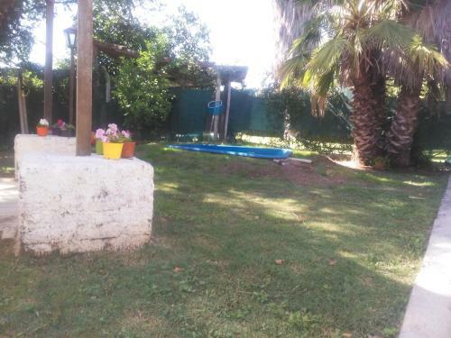 Entre Vinos Y Monta�as