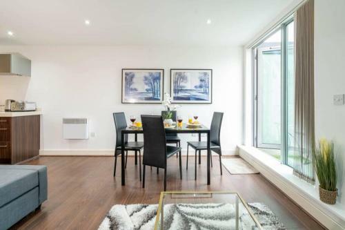 Apartamento Avril Stay Birmingham City Centre - With Balcony