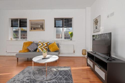 Vibrant & Warm Apartment In Central Birmingham