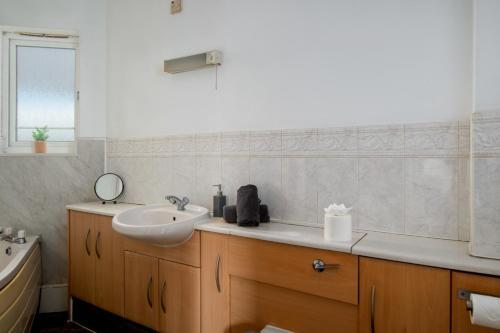 Vibrant & Warm Apartment In Central Birmingham
