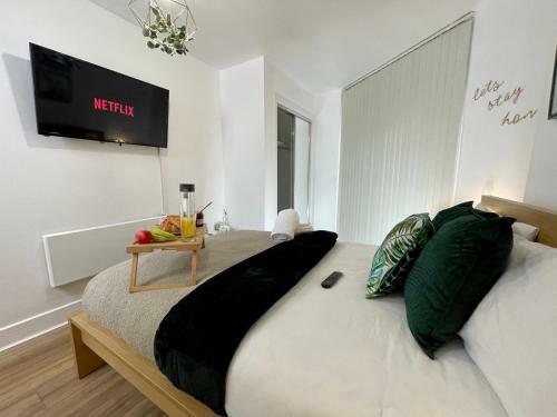 Stylish Luxe Apartment In City Centre W/ Netflix