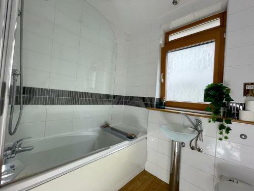 Stylish Luxe Apartment In City Centre W/ Netflix