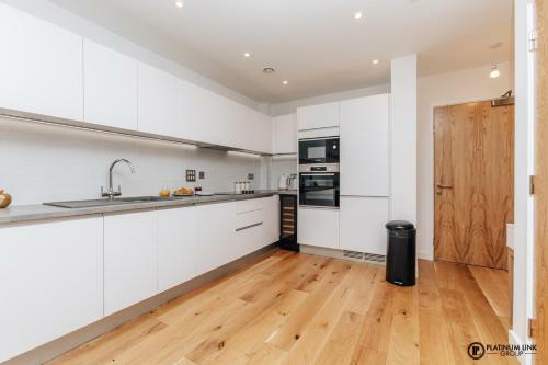 Platinum Link Apartments, Luxury New Build, One Bed, Marble Asthetic