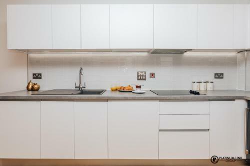 Platinum Link Apartments, Luxury New Build, One Bed, Marble Asthetic