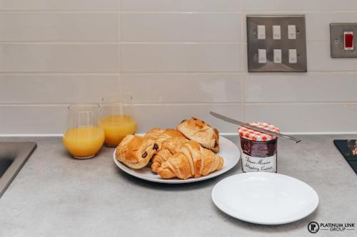 Platinum Link Apartments, Luxury New Build, One Bed, Marble Asthetic