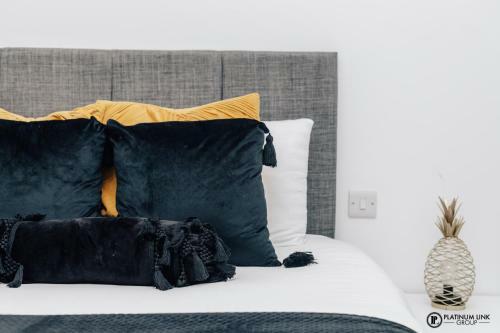 Platinum Link Apartments, Luxury New Build, One Bed, Marble Asthetic