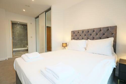 Central Birmingham Contemporary 2 Bed Apartment