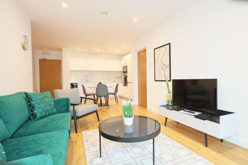 Central Birmingham Contemporary 2 Bed Apartment