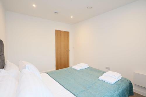 Central Birmingham Contemporary 2 Bed Apartment