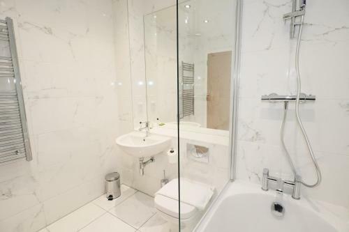 Central Birmingham Contemporary 2 Bed Apartment