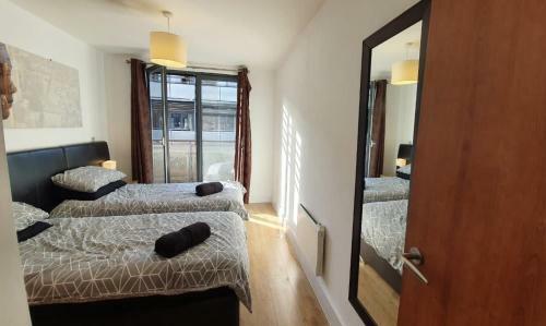 Modern Arcadian Centre Apartment 2 Bed / Balcony