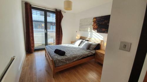Modern Arcadian Centre Apartment 2 Bed / Balcony