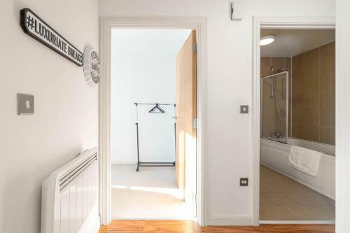 Retro 1 Bedroom Comfy Apartment - China Town